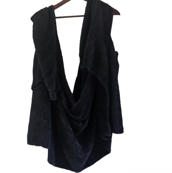 Aerie Black Faux Fur One Size Over Size Open Cardigan Hooded Pockets NEW NWT - Picture 1 of 5